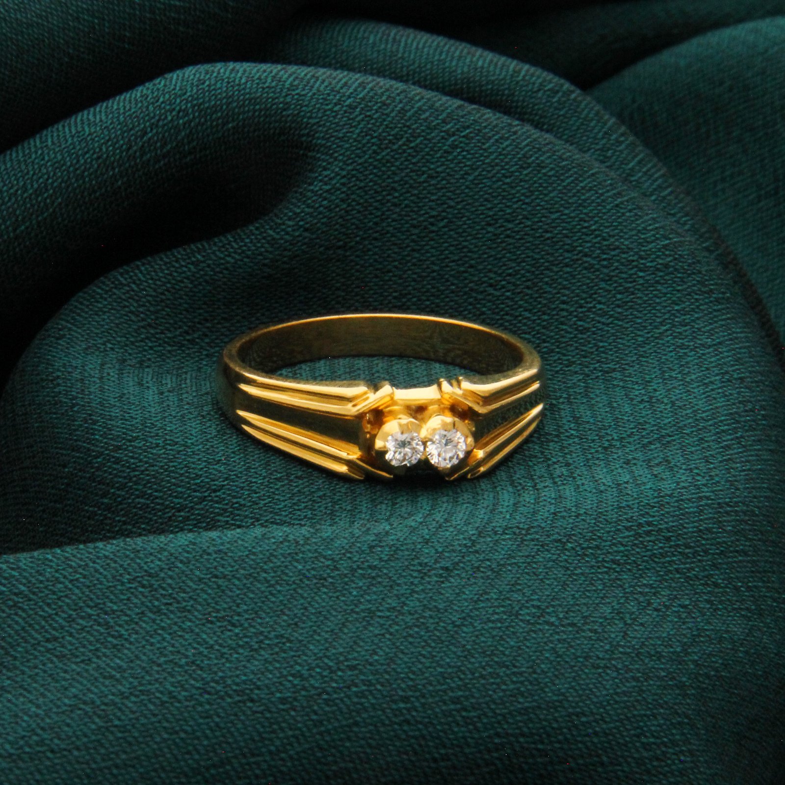 DIAMOND RING